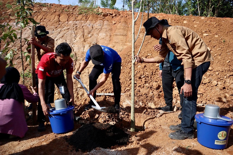 Wali Kota Danny Pomanto-Bima Arya dan Ratusan Delegasi YCC Apeksi Tanam Pohon Tabebuya