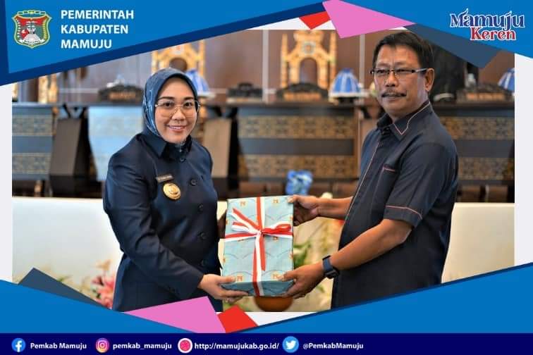 Bupati Mamuju Serahkan Ranperda Pertanggungjawaban APBD Mamuju Tahun 2022 Ke Dewan