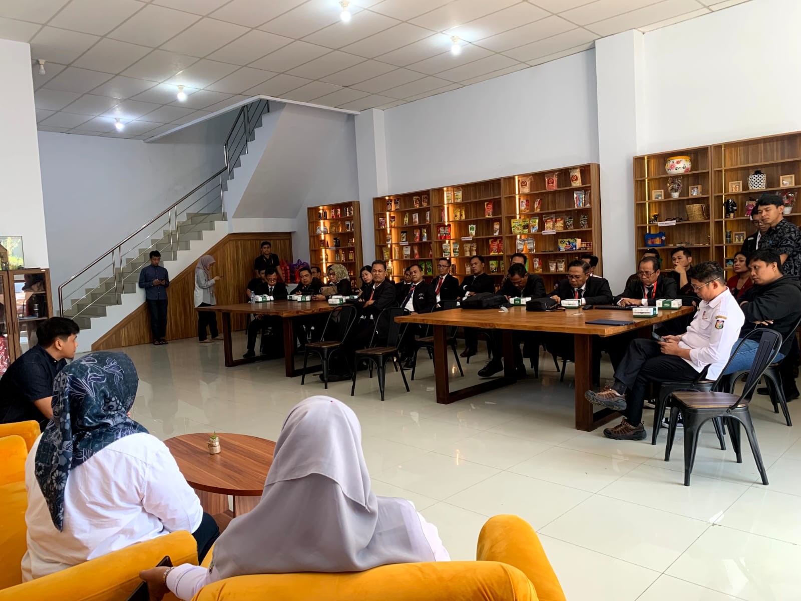 Diskop-Diskominfo Makassar Paparkan Inkubator UKM di Hadapan Rombongan Latpim Bali