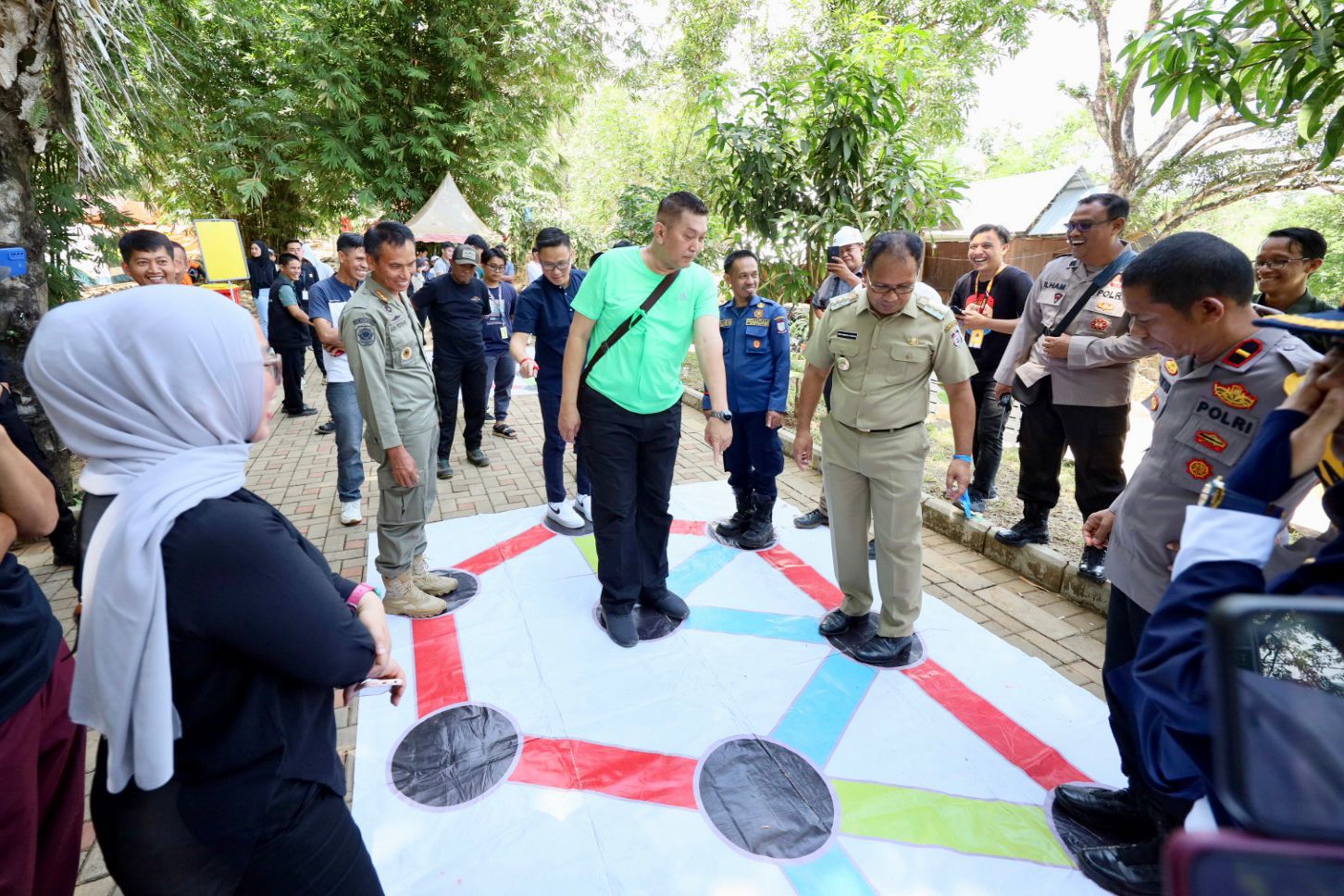 Wali Kota Danny Pomanto Ikut Outbound Permainan Stasiun Kereta dengan Pemuda Delegasi Apeksi