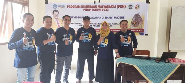 UNM Laksanakan PKM Video Pembelajaran di SMAN 1 Majene