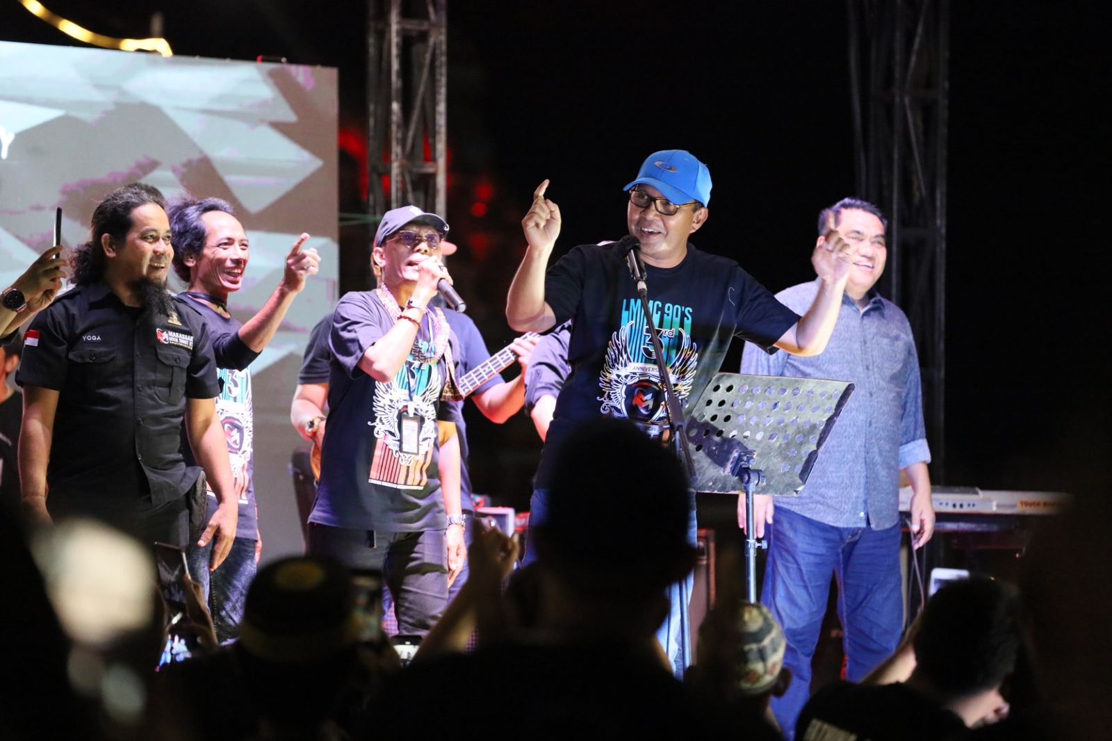 Hibur Pengunjung Anjungan Pantai Losari, Danny Pomanto Ajak Masyarakat Ramaikan F8