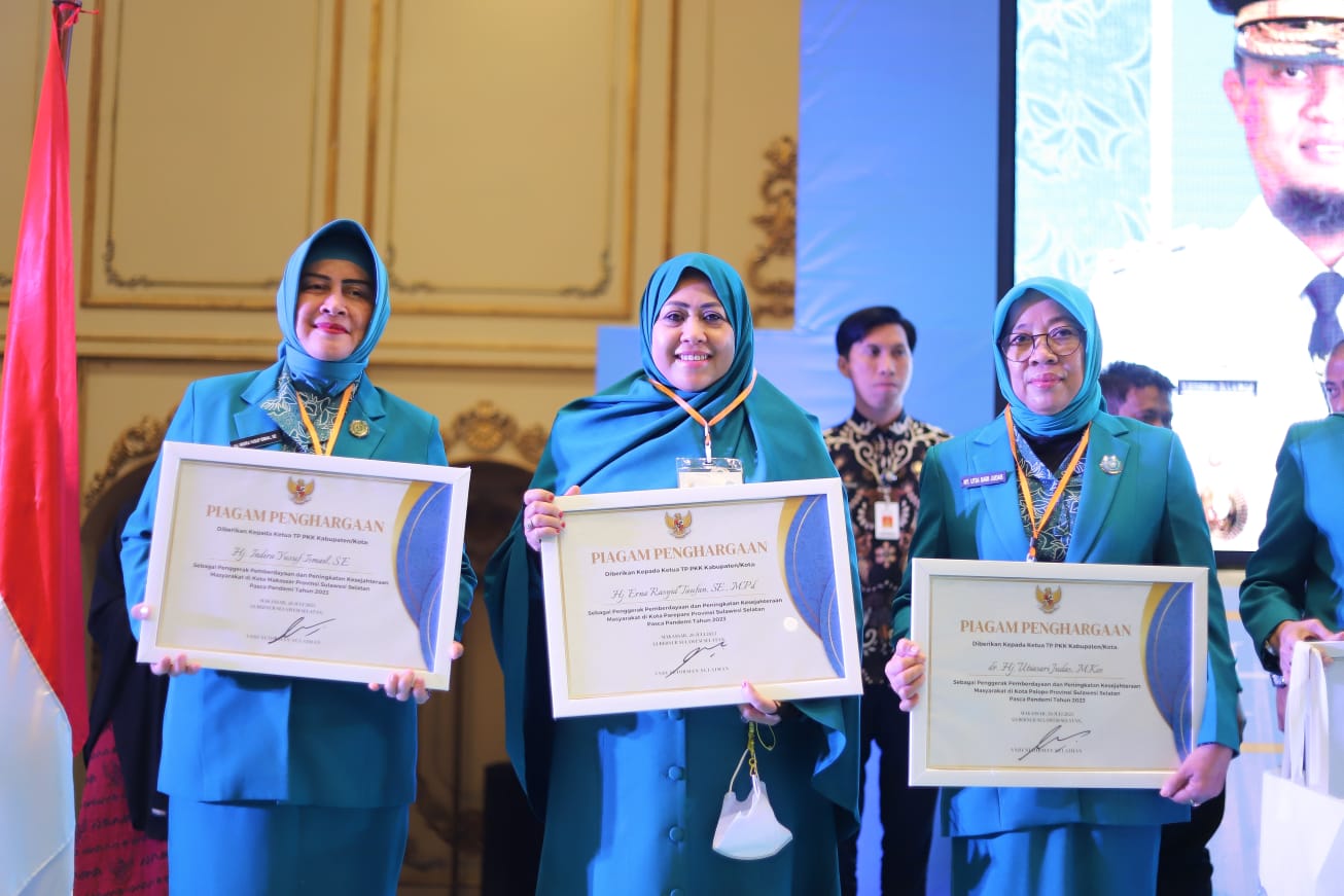 Terima Penghargaan HKG Tingkat Sulsel, Ketua TP PKK Parepare Erna Taufan Dinilai Jadi Penggerak Pemberdayaan Kesejahteraan Masyarakat 