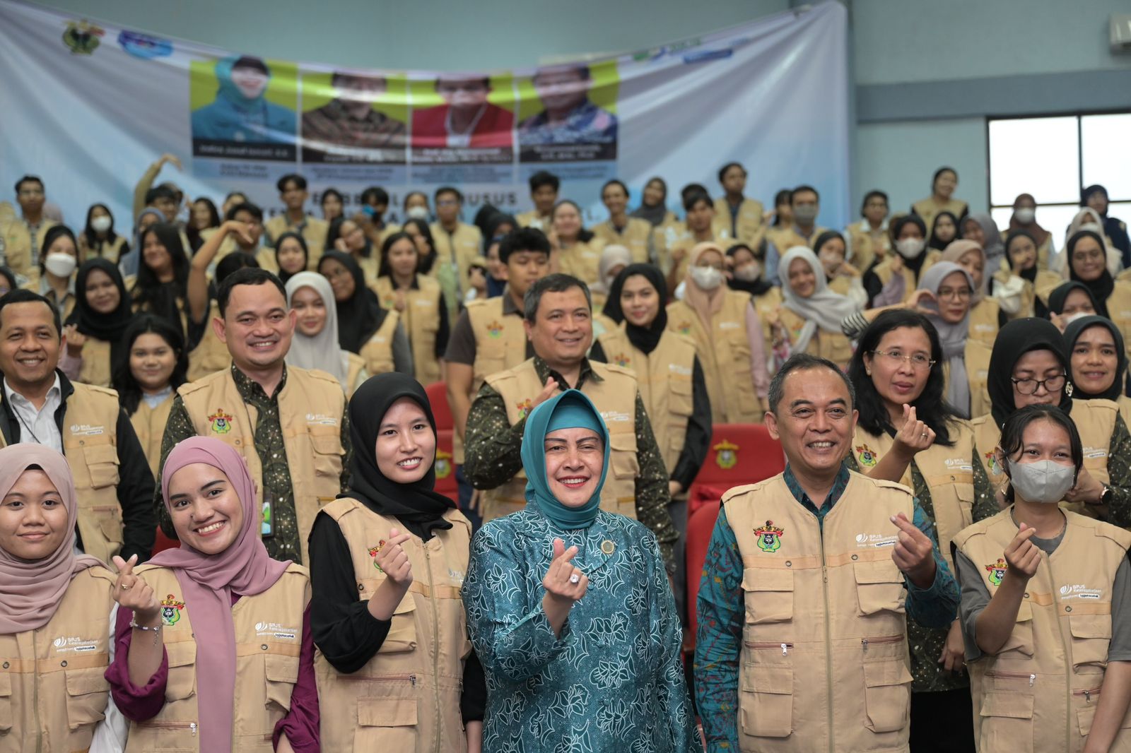 Di Hadapan Mahasiswa KKN, Indira Yusuf Ismail Beberkan Peran PKK dalam Mendukung Program Perlindungan Sosial