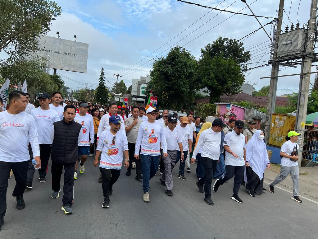 Jalan Sehat Anti Mager di Toraja Utara, Plt Kepala Bapenda Sulsel Turut Meramaikan Bersama Staf  