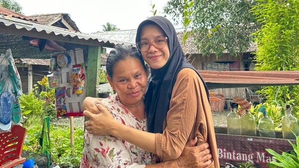 27 Tahun Lalu Terpisah dengan Ibunya di Malaysia, Kini Nasma Bertemu Kembali di Luwu Utara Berkat Medsos