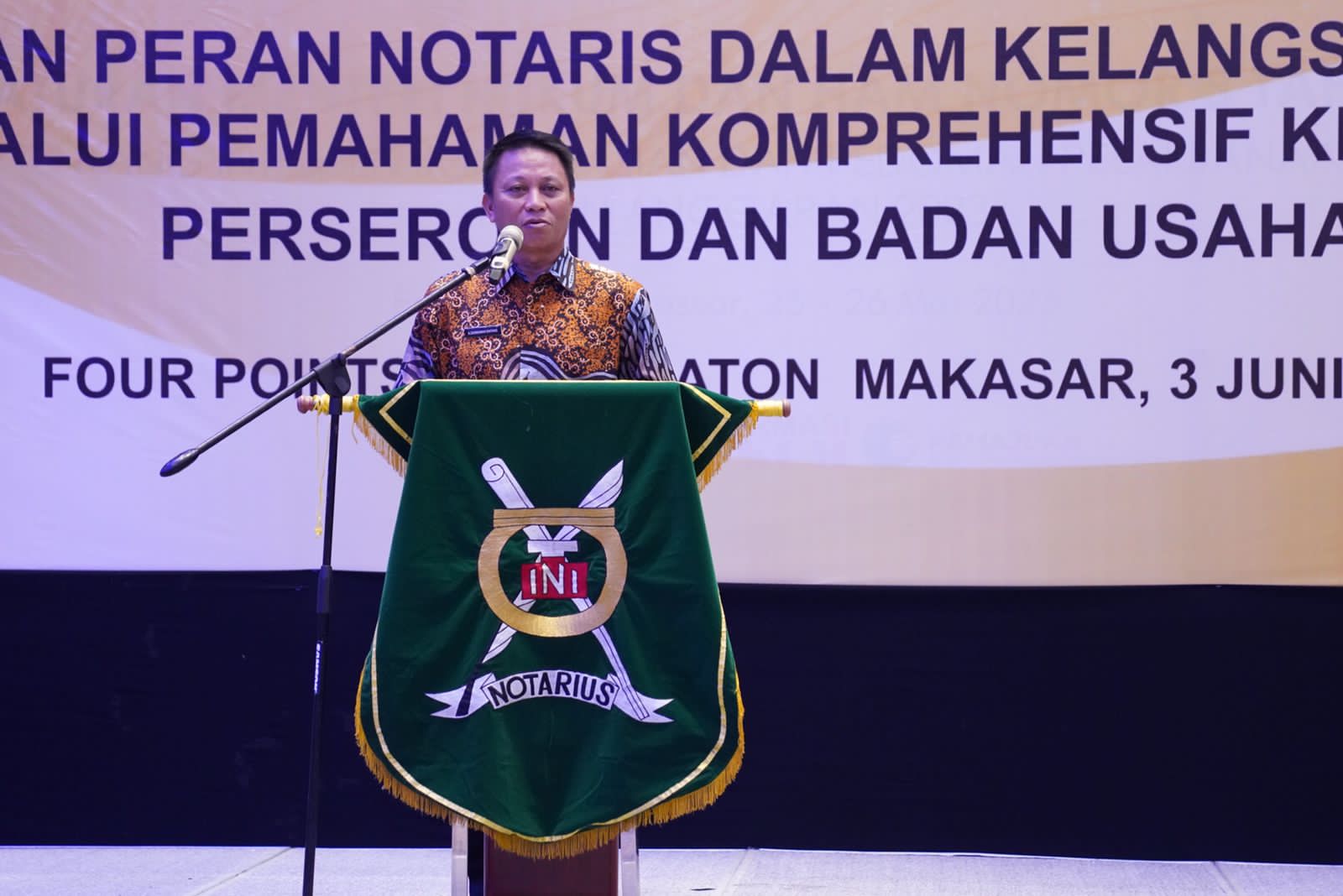 Pj Sekprov Sulsel Buka Seminar Penguatan Peran Notaris Dalam Kelangsungan Usaha