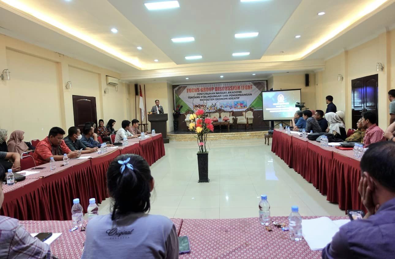 Wakil Ketua DPRD Hadiri FGD Penyusunan Naskah Akademik Ranperda Perlindungan dan Pengembangan Ekraf di Polman