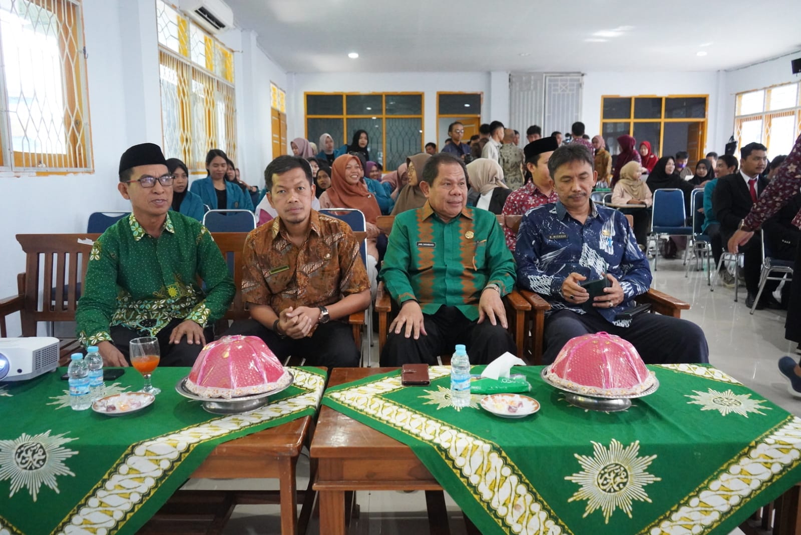 Kadis Dikbud Sulbar Dampingi Pj Gubernur Jadi Pembicara Utama Seminar Nasional di Unimaju