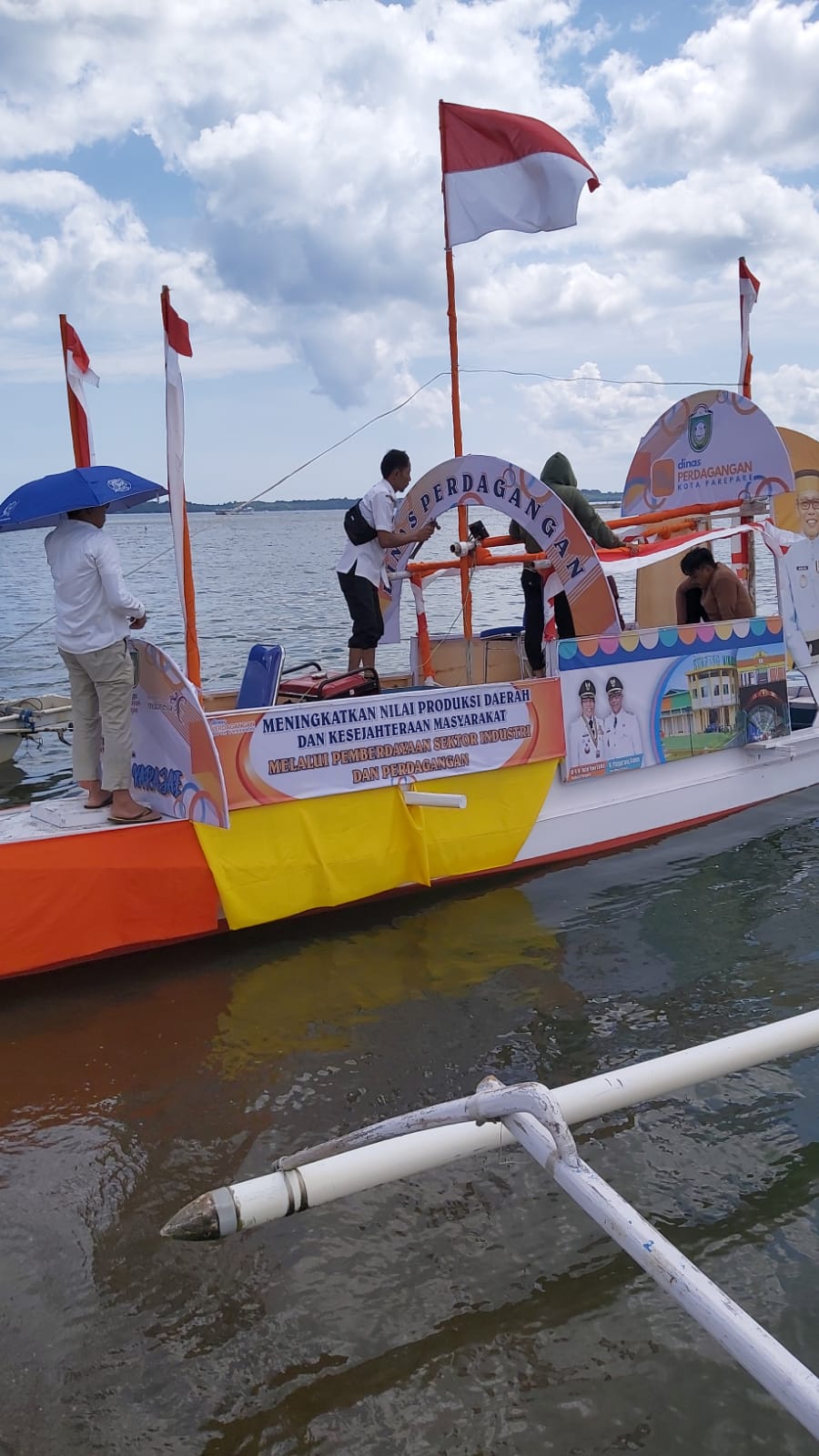 Semarak Festival Salo Karajae, Perahu Hias Disdag Parepare Bertemakan Pemberdayaan Industri dan Perdagangan