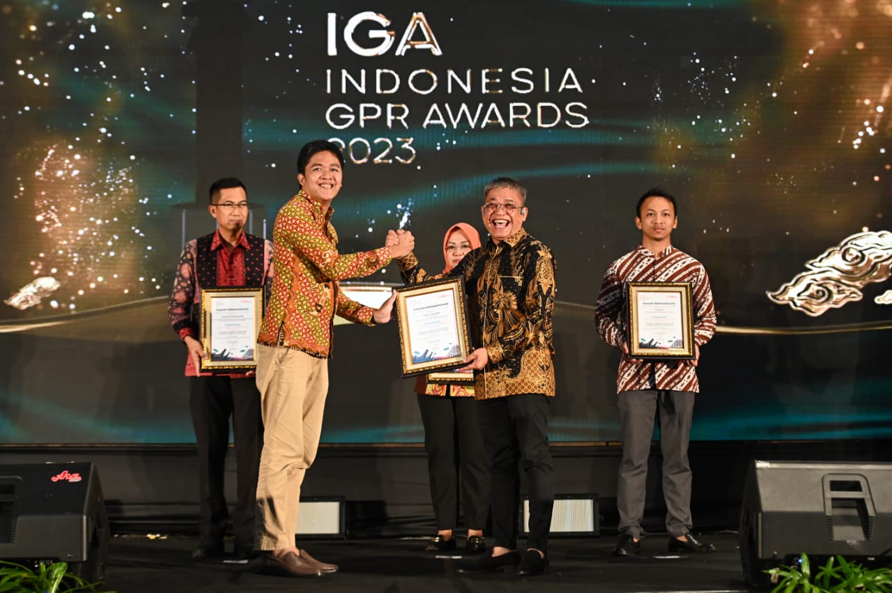 Keren! Dirut PDAM Makassar Beni Iskandar Raih Penghargaan dari Humas Indonesia