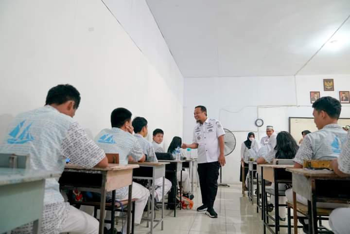 Gubernur Andi Sudirman Fun Game Bersama Siswa SMA 1 Makassar