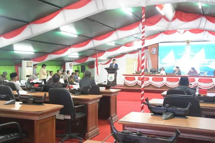 Seluruh Fraksi DPRD Sulbar Sepakat Terima Jawaban Gubernur Terkait Pelaksanaan APBD 2022