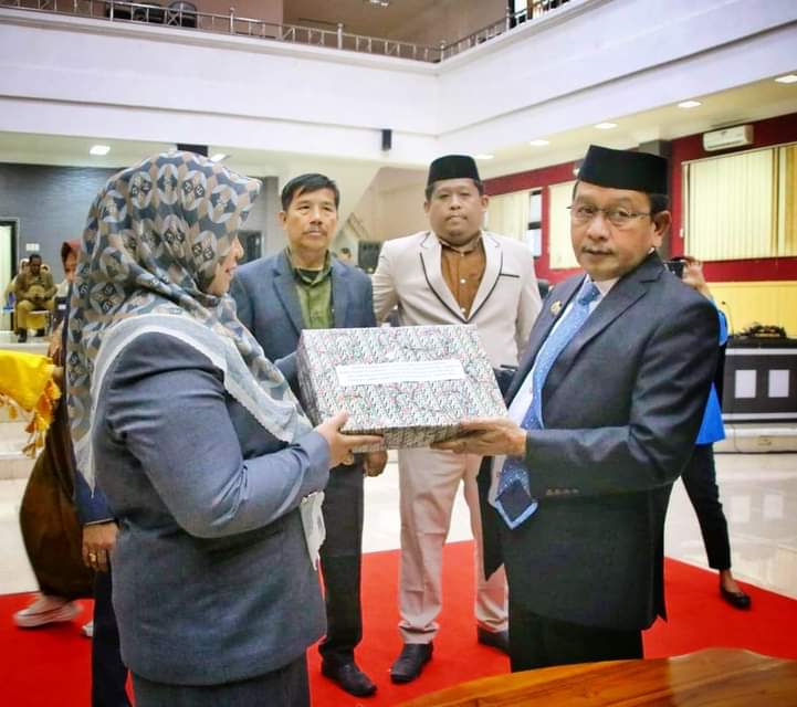 Bupati Yaumil Serahkan Ranperda Pelaksanaan APBD 2022 ke DPRD Pasangkayu