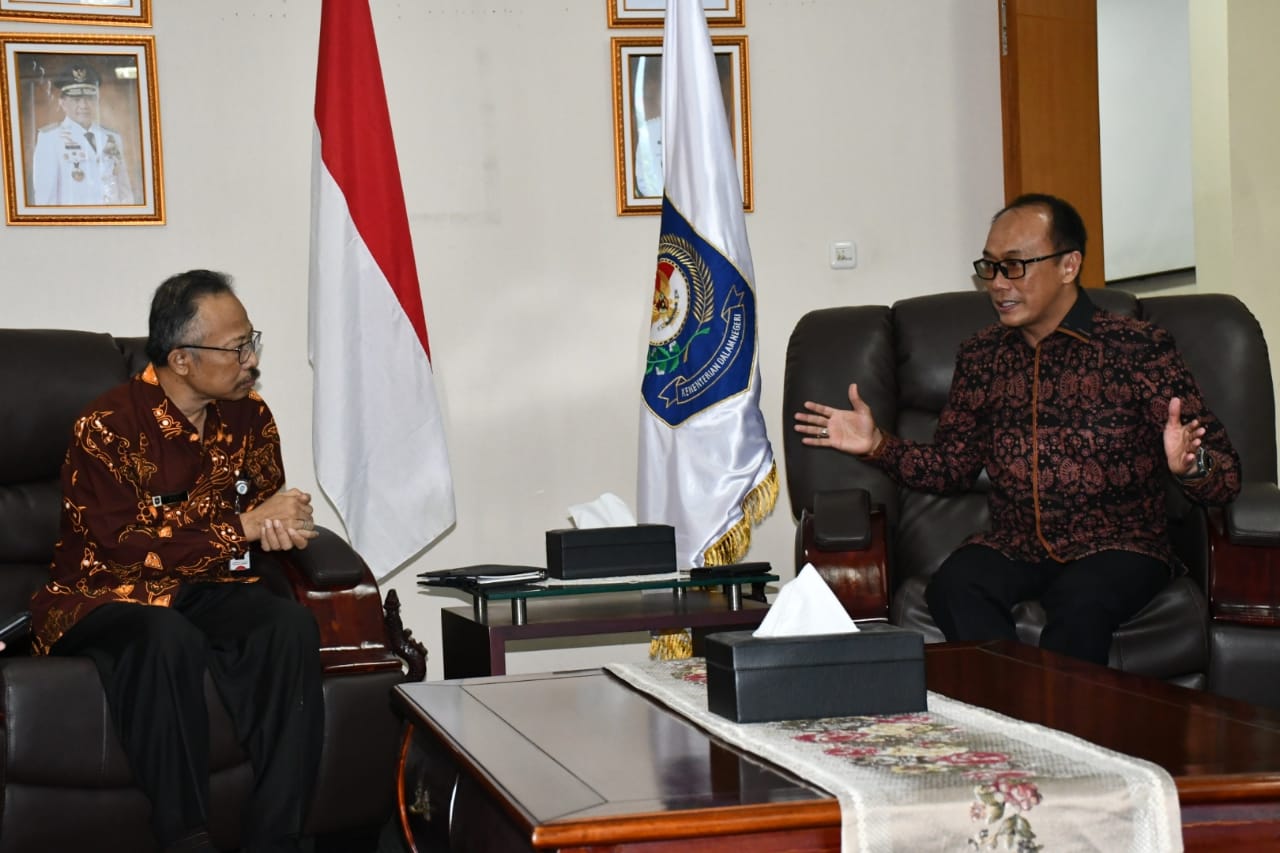 Bahas Pilkades Majene yang Tertunda, Prof Zudan Temui Dirjen Bina Pemdes