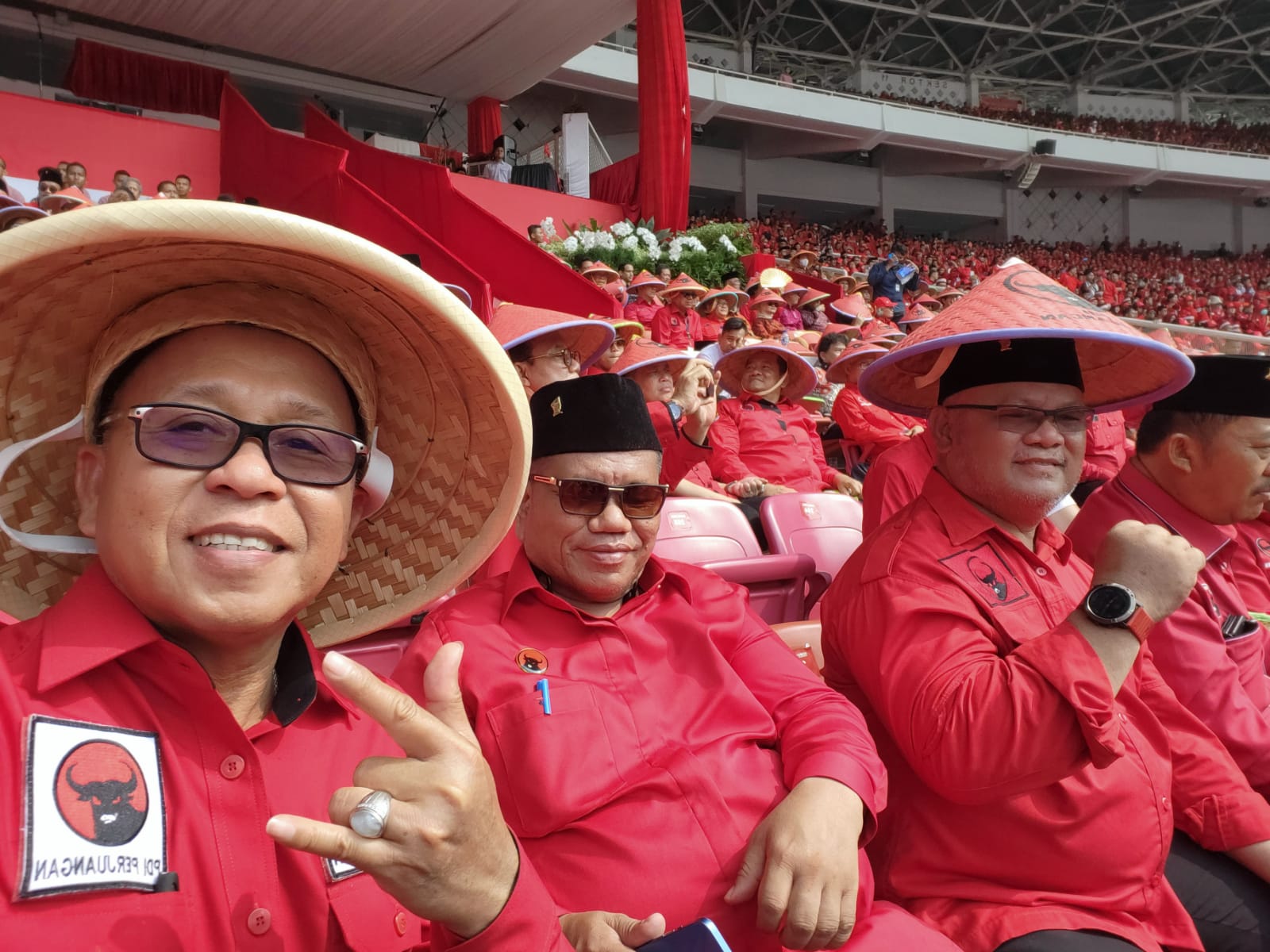 Agus Ambo Djiwa Boyong Ketua PDIP se-Sulbar hingga Bupati Polman Hadiri Puncak Peringatan Bulan Bung Karno di GBK