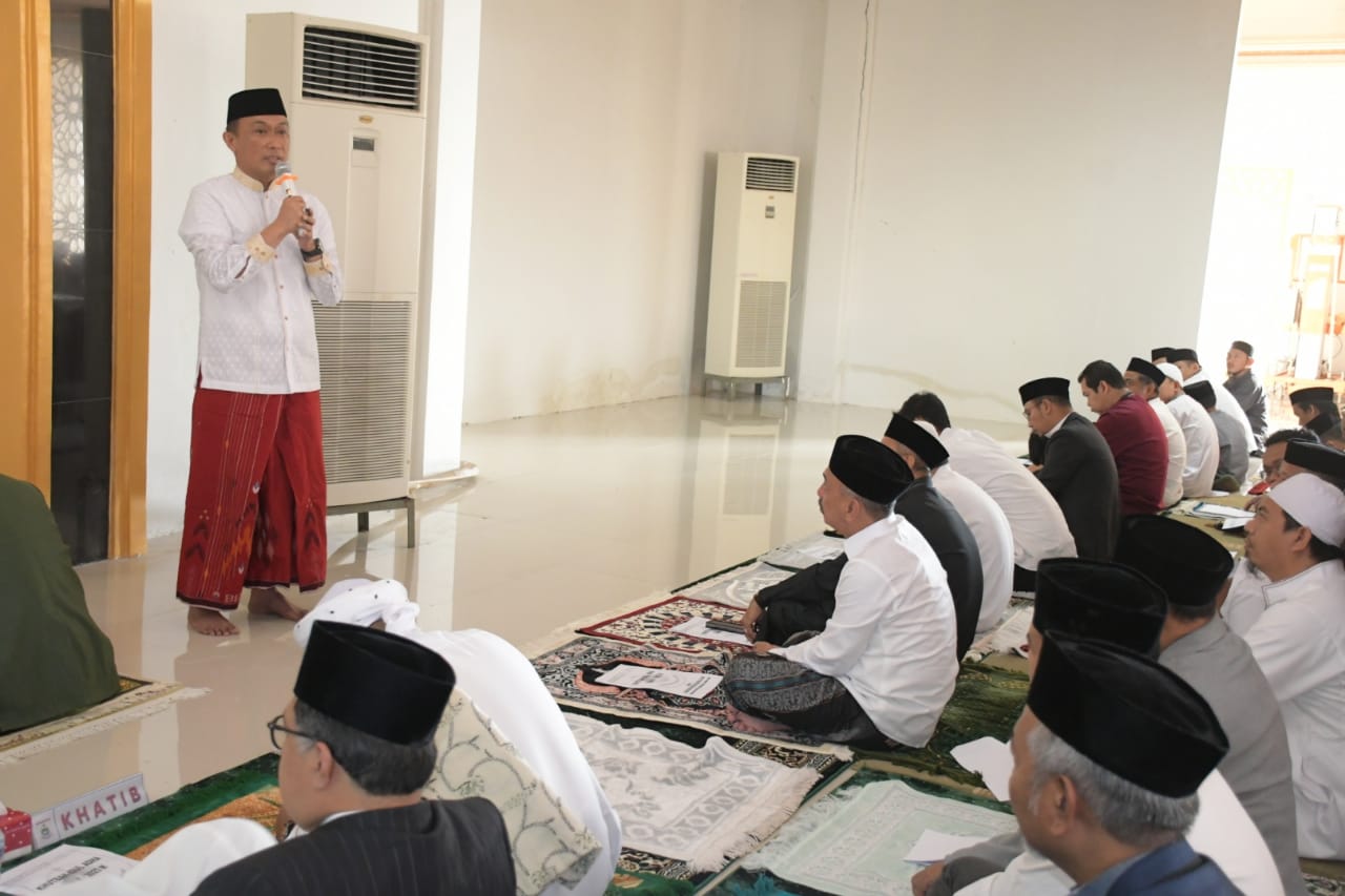 Rayakan Idul Adha di Mamuju, Prof Zudan: Dekatkan Diri Kepada Allah SWT Dengan Cara Berkurban