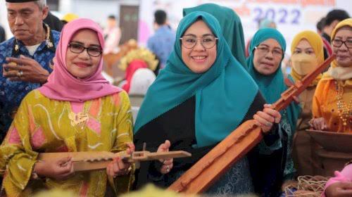 Erna Rasyid Taufan Gagas Lomba Berbalas Pantun Berbahasa Bugis, Libatkan Istri Camat dan Lurah Hingga Ibu Tumah Tangga