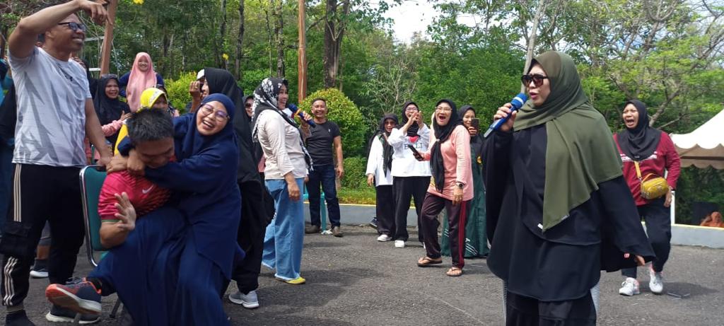 Seru Lomba Rebutan Kursi di Jambore PKK Parepare, Erna Rasyid Taufan Puji Kelompokan Lurah dan Istri