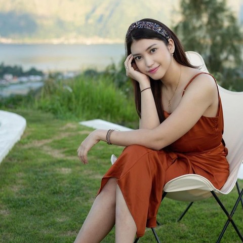 Dewi Paramitha, Penjual Kripik Cantik dan Influencer Berprestasi