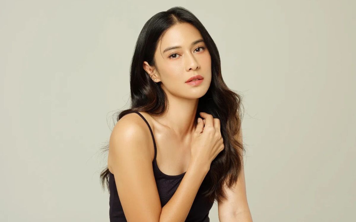 Rajin Minum Air Putih, Salah Satu Rahasia Awet Muda Dian Sastro 