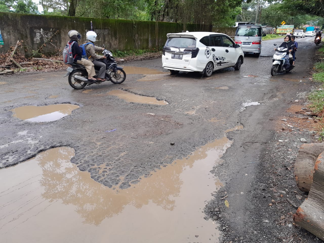 Dialokasikan Rp44 Miliar, Pemprov Sulsel Segera Tangani Jalan Pattalassang Gowa