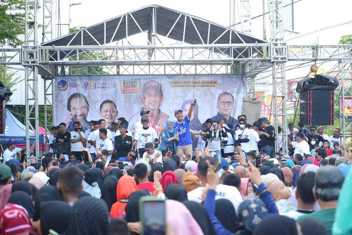 Puluhan Ribu Warga Panakkukang Jalan Sehat Bareng Ketua DPRD Rudianto Lallo