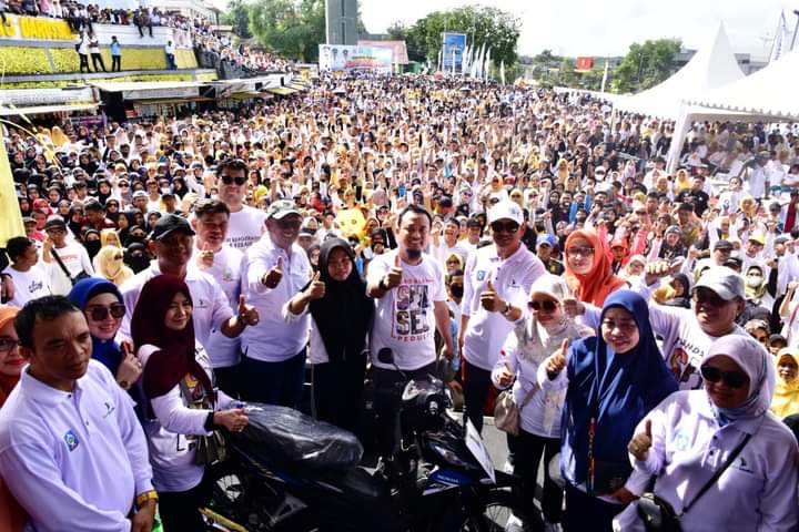 Andi Sudirman Jalan Sehat Sulsel Anti Mager Bersama 22 Ribu Masyarakat Soppeng