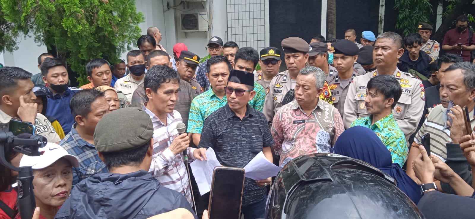 PK5 Losari Unjuk Rasa Tolak Relokasi, DPRD Makassar Garansi Temukan Solusi Terbaik