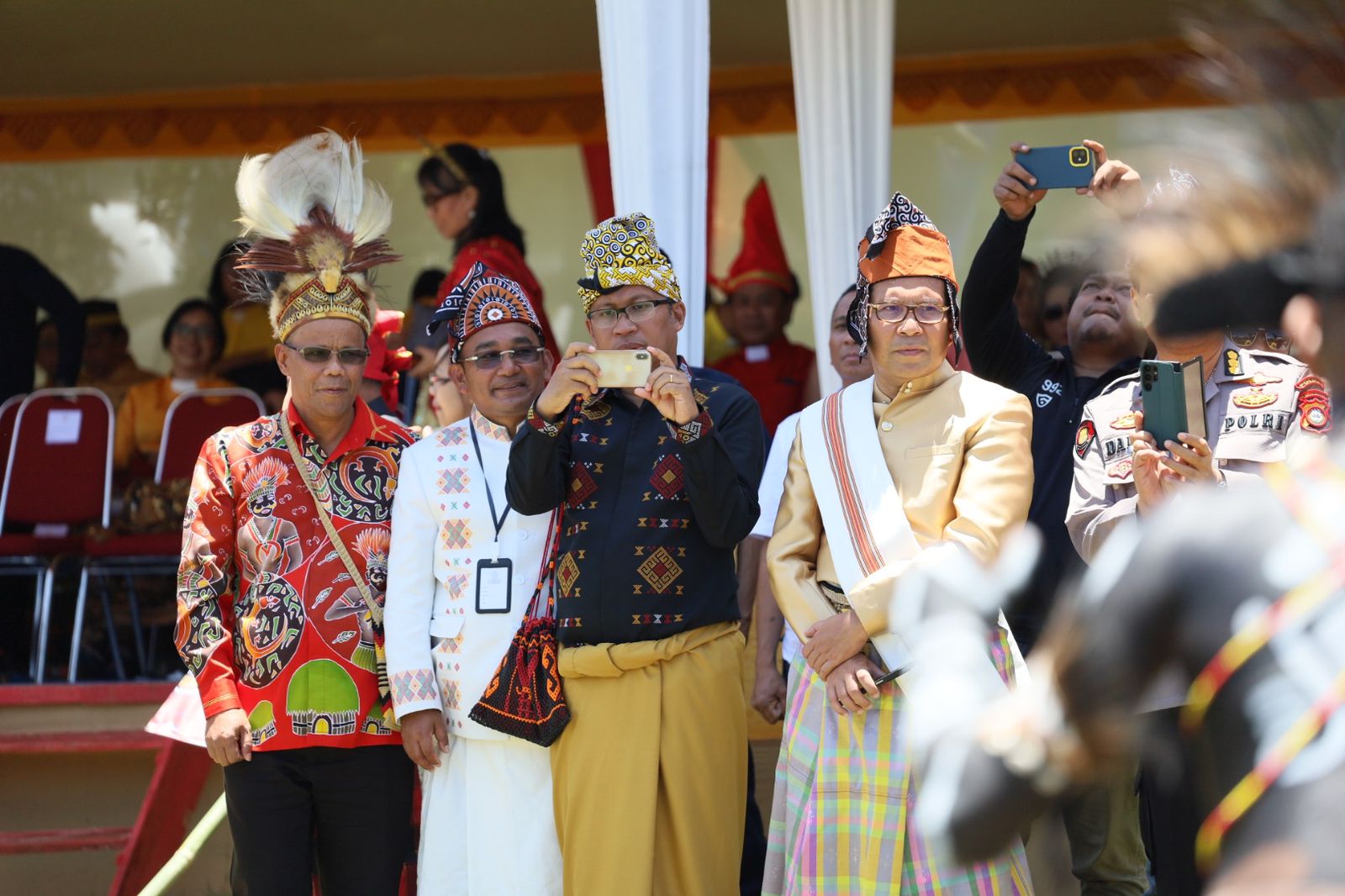 Danny Pomanto Berbaur dengan Masyarakat Toraja Nikmati Parade 110 Tahun IMT