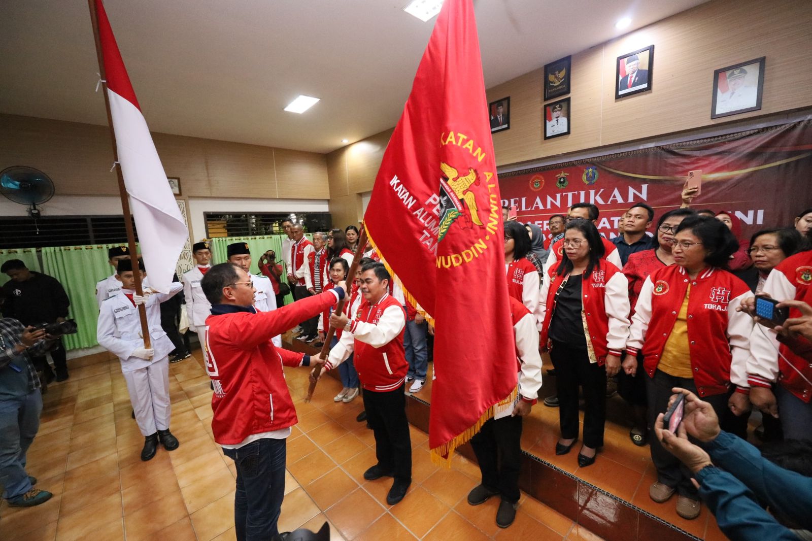 Lantik IKA Unhas Toraja, Danny Pomanto Tekankan Kiprah Alumni Sebagai Kontributor Pemerintah dan Masyarakat