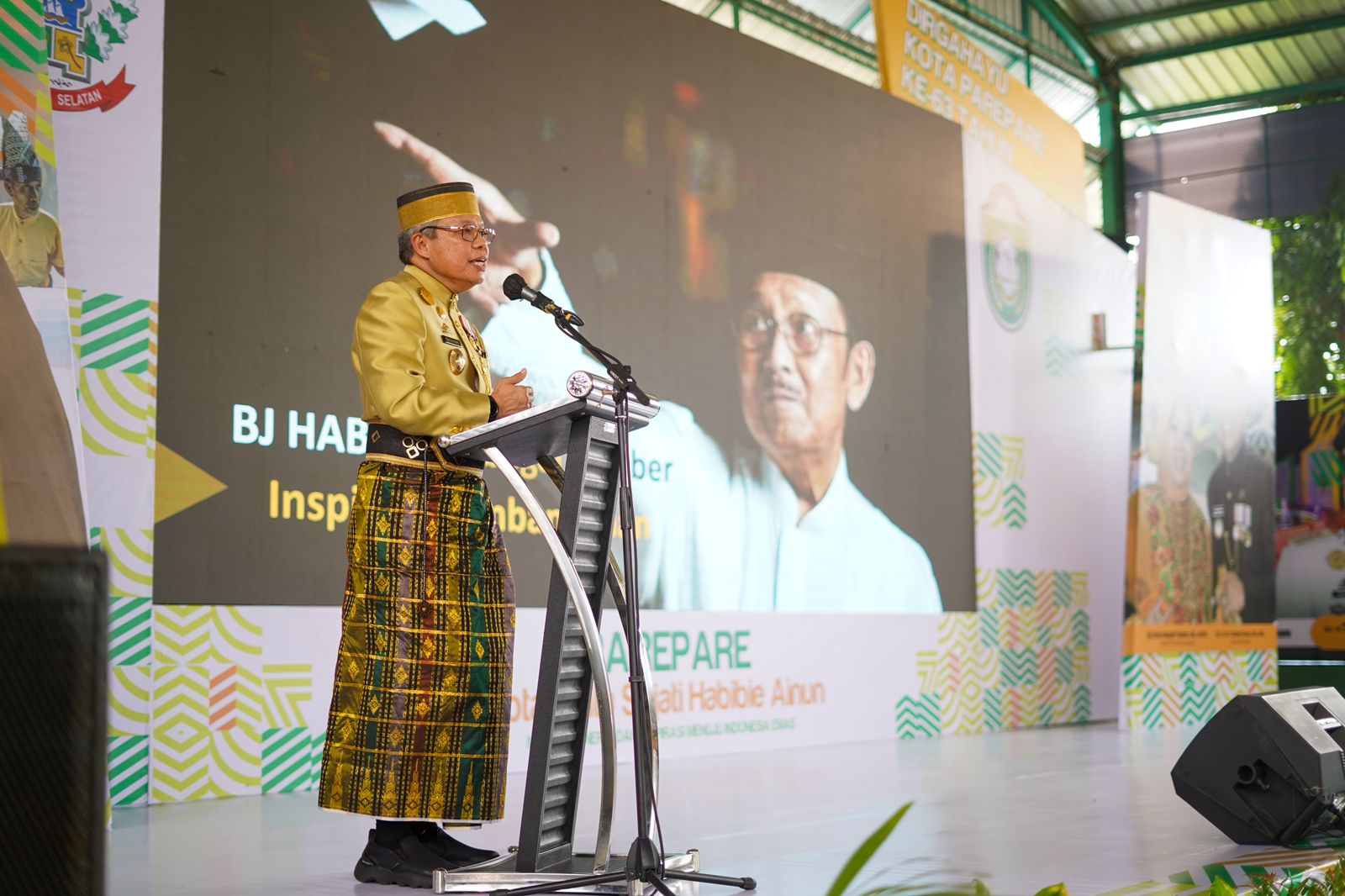 Taufan Pawe Persembahkan 237 Penghargaan, Di Usia 63 Tahun Parepare Maju Pesat