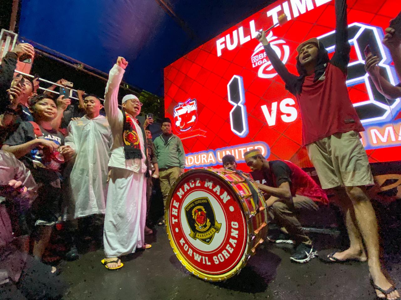 Taufan Pawe Rayakan PSM Juara Liga 1 Bersama Suporter: Stadion GBH Parepare Terbukti Keramat