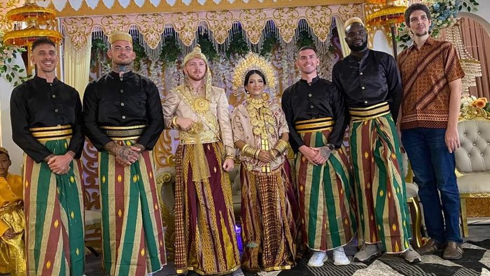 Maharnya Rp500 Ribu, Petarung MMA Inggris Nikahi Gadis Bangsawan Asal Soppeng