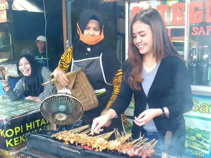Hati-hati Sering Makan Sate yang Dibakar Pakai Arang, Bisa Sebabkan Radang Usus
