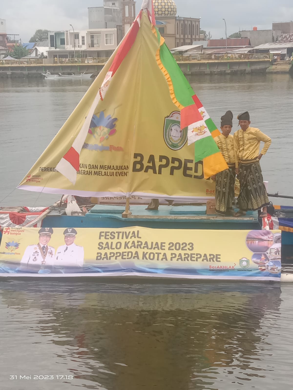 Perahu Hias Bappeda Parepare Bercorak Kearifan Lokal Meriahkan Festival Salo Karajae