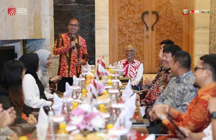 Wali Kota Danny Pomanto Jamu Menteri Sosial Singapura dengan Makanan Khas Makassar