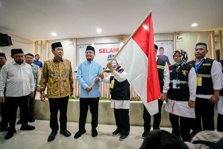 Bersama Ketua Komisi VIII DPR, Gubernur Sulsel Lepas Kloter 1 Jemaah Haji Embarkasi Makassar