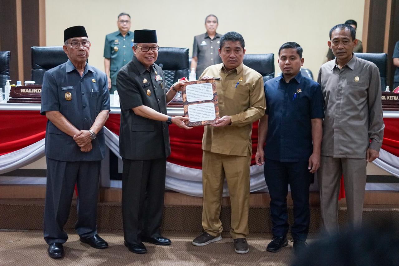 Resmi Serahkan Rekomendasi, Taufan Pawe Apresiasi DPRD Parepare Cermati LKPj Wali Kota 