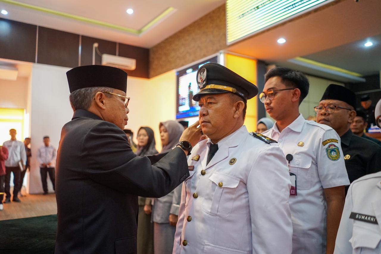 Lantik 57 Pejabat Eselon III, IV dan Pengawas, Taufan Pawe Pesan Jaga Amanah ASN Terpilih 