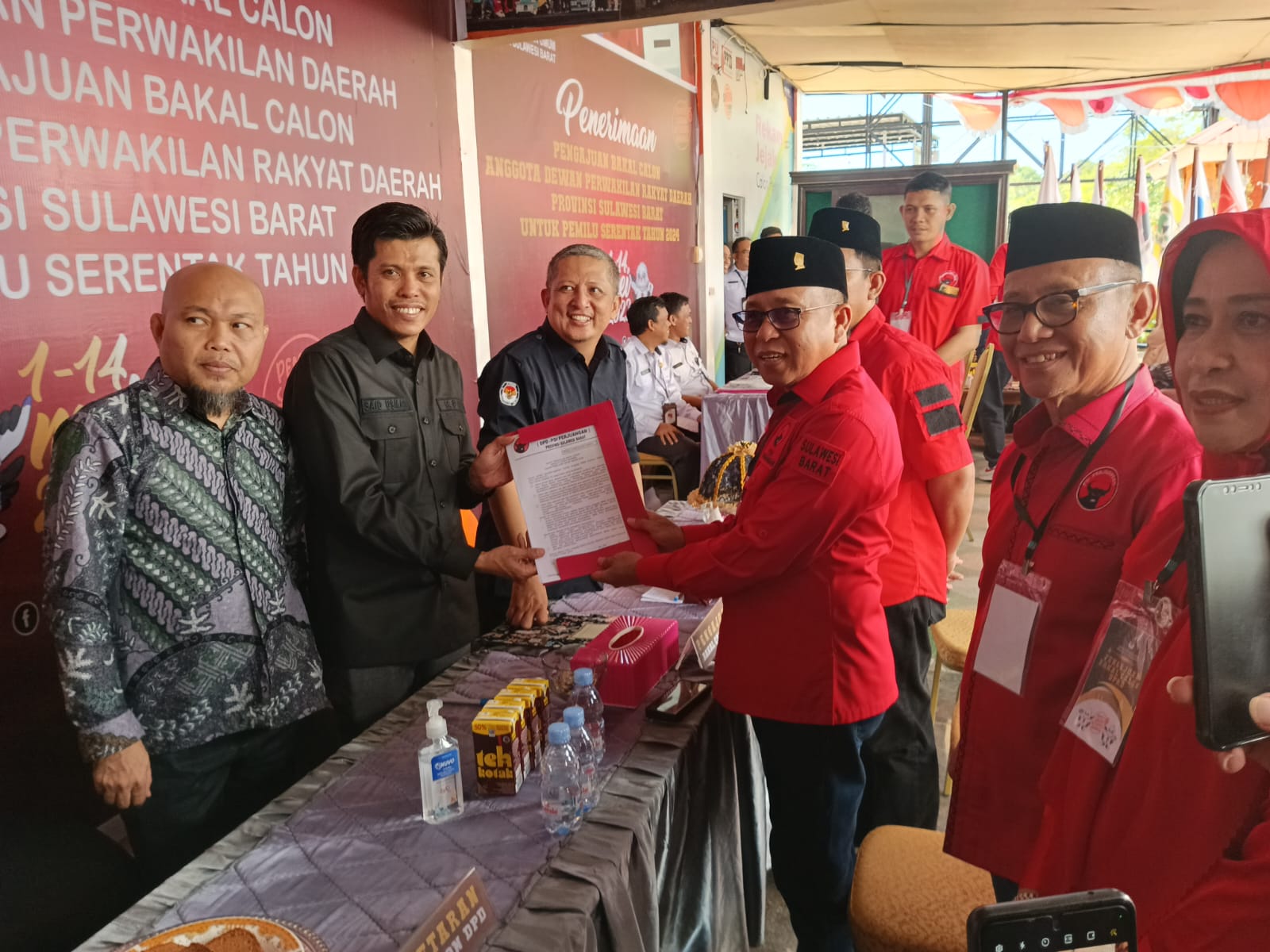 PDIP Sulbar Resmi Daftarkan Caleg ke KPU, Agus Ambo Djiwa: Kami Targetkan Seluruh Kabupaten dapat Unsur Pimpinan DPRD