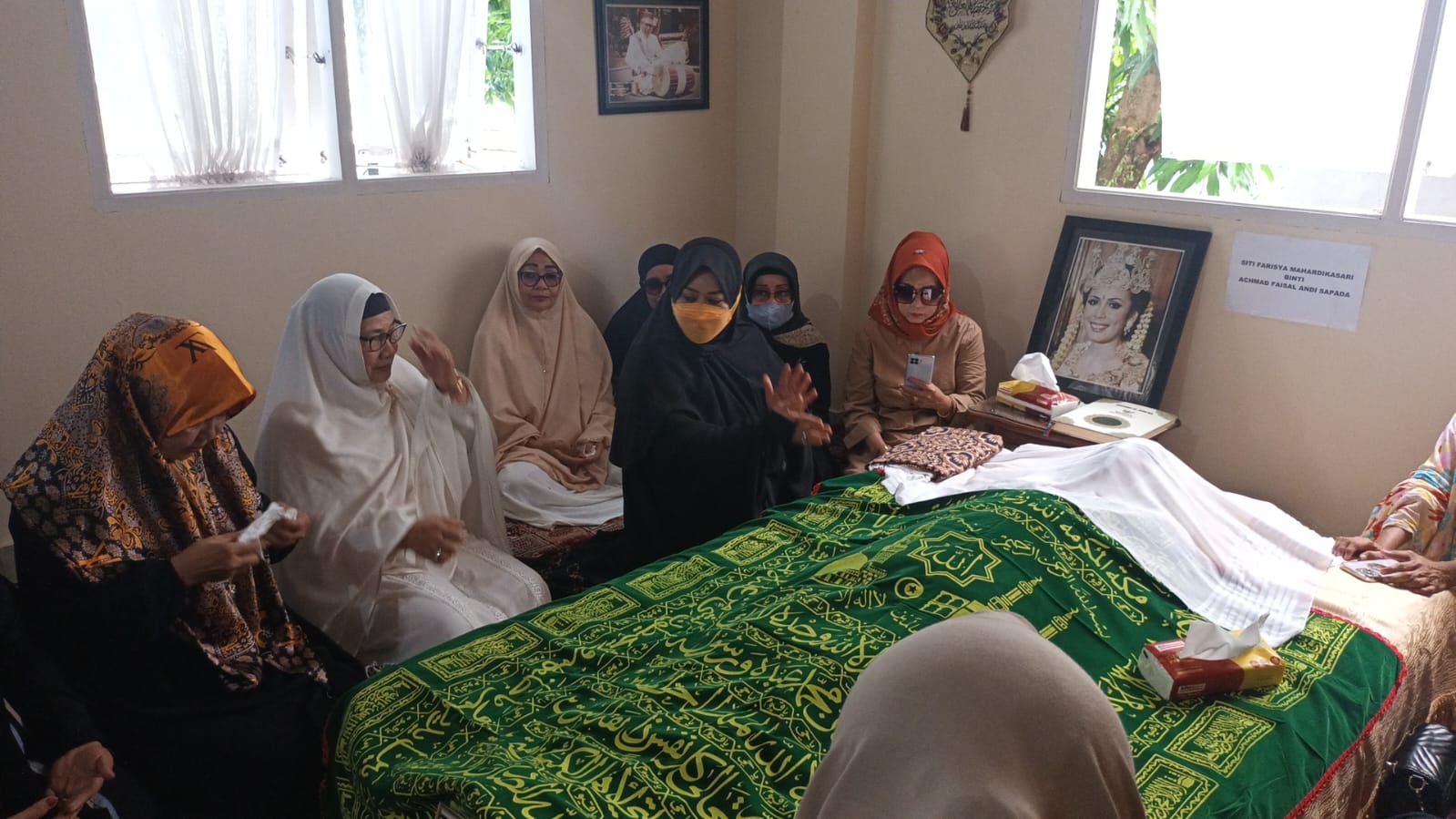 Erna Rasyid Taufan Melayat ke Rumah Duka Andi Dika Putri Faisal Andi Sapada