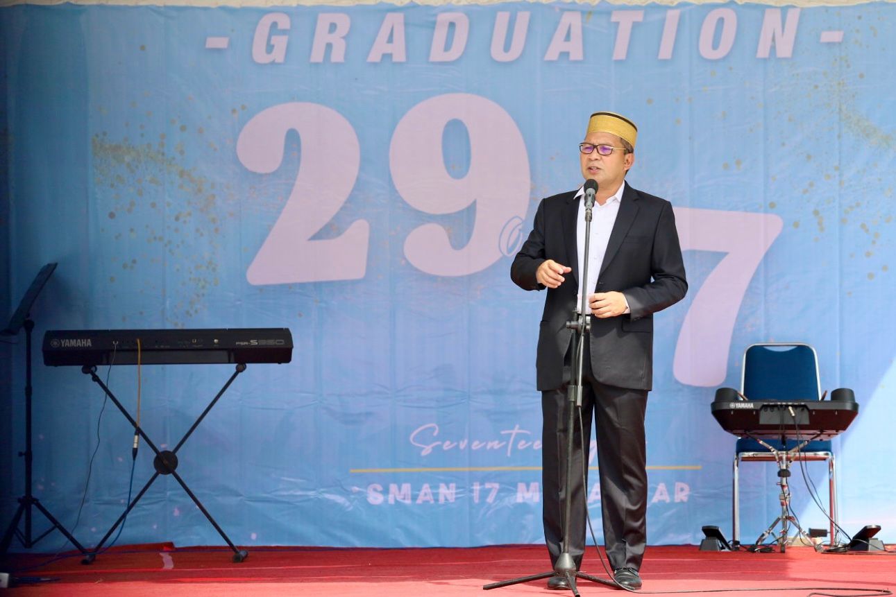 Danny Pomanto Hadiri Penamatan Putri Bungsunya di SMAN 17 Makassar