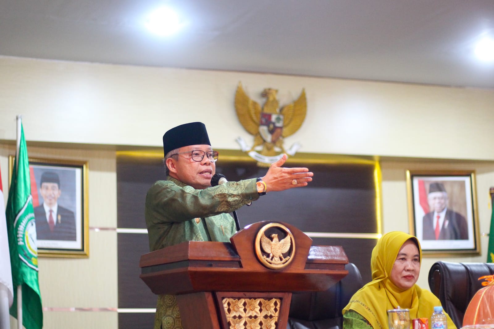 Hibahkan Alkes ke Klinik Aisyiyah, Taufan Pawe Dukung Muhammadiyah Garda Terdepan Majukan Pendidikan dan Kesehatan