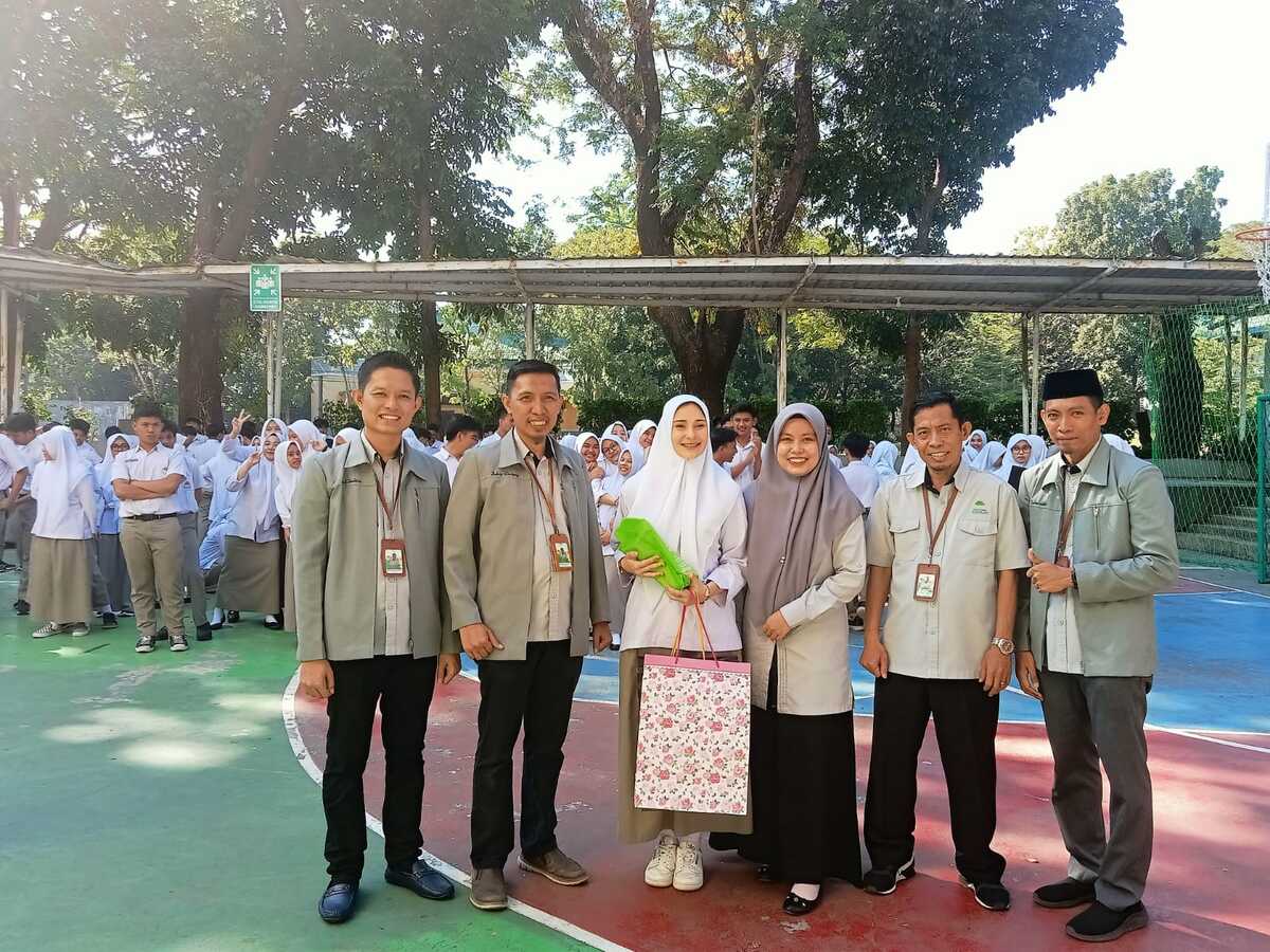 SMA Islam Athirah Bukit Baruga Gelar Acara Perpisahan Dengan Siswi Asal Italia