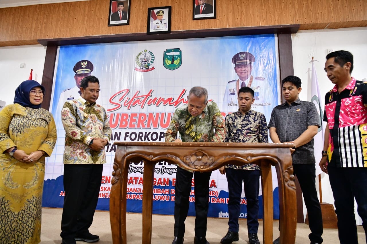Disaksikan Pj Gubernur Bahtiar, Pemkab Luwu Tandatangani NPHD Pilkada 2024 dengan KPU-Bawslu