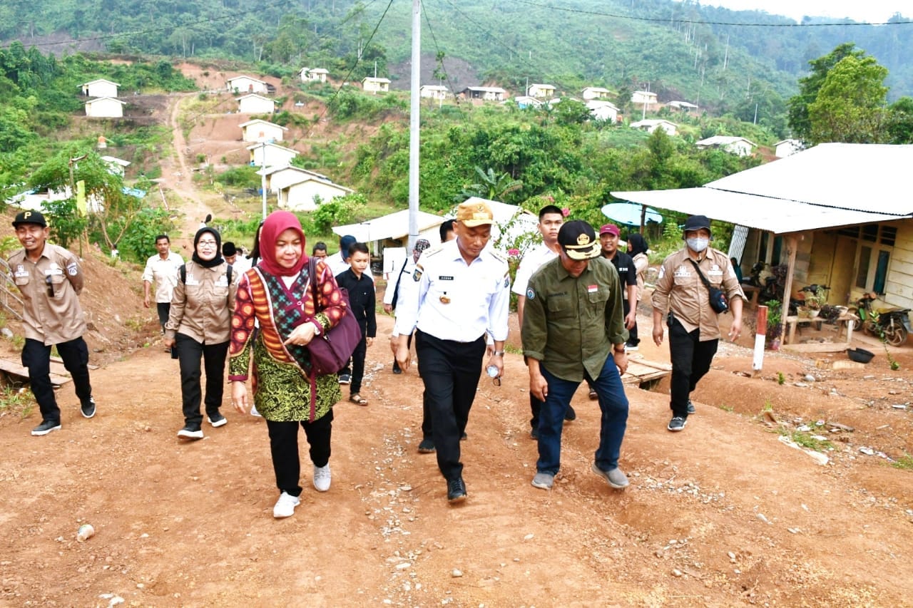 Pj Gubernur Kunjungi Warga Transmigrasi asal Yogyakarta di Tobadak