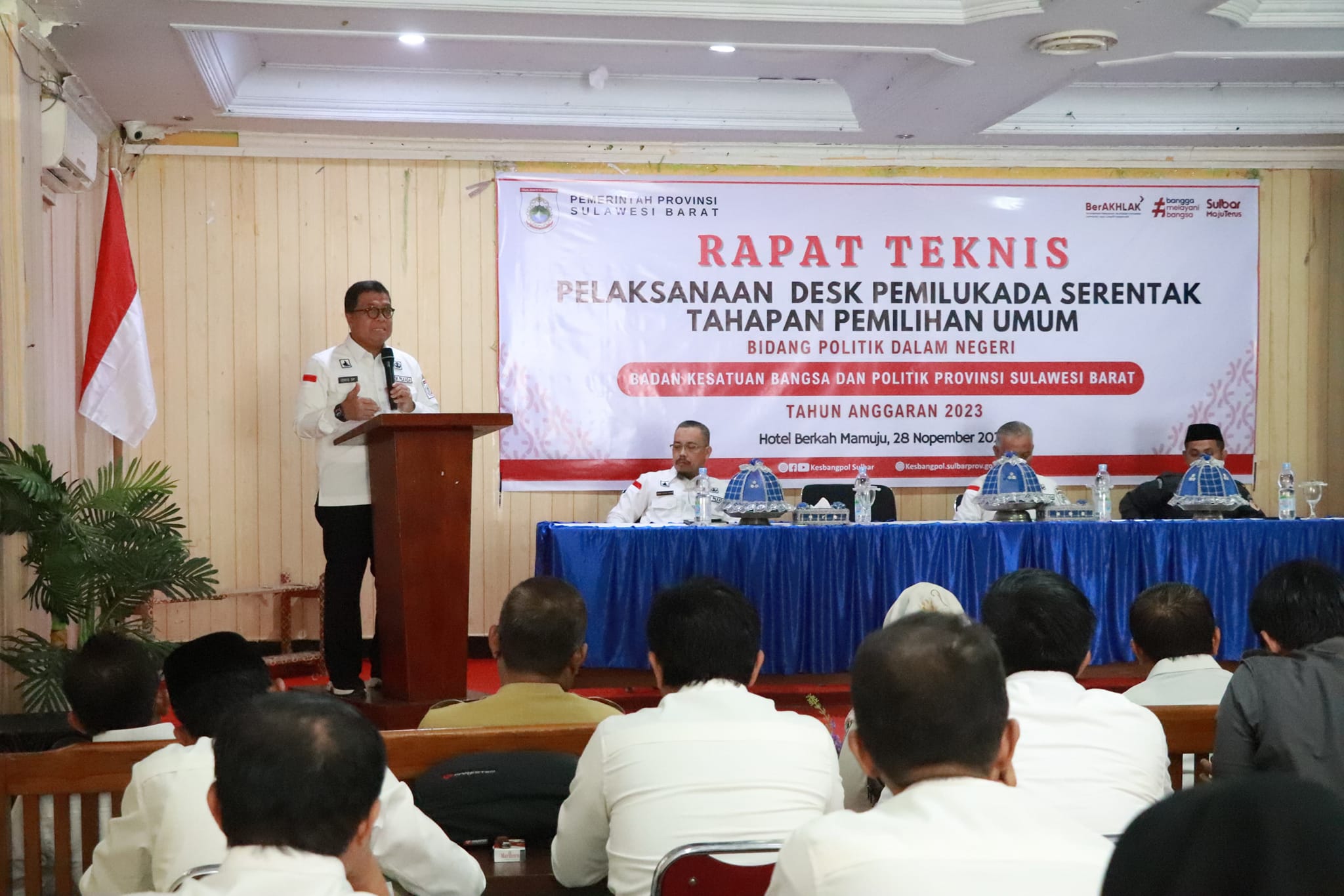 Desk Pemilukada Serentak dan Pemilu 2024 Gelar Rapat Teknis, Sekprov Sulbar Harap Semua Stokeholder Ikut Andil Sukseskan Pemilu