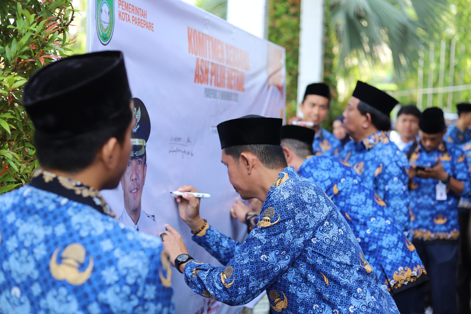 Hadiri Upacara HUT Korpri, Camat Ujung Teken Komitmen Bersama ASN Pilih Netral