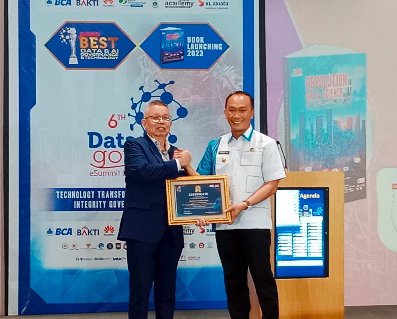 Dorong SDM dan SDA Menuju Era Digitalisasi, Pemprov Sulbar Raih Penghargaan dari ABDI